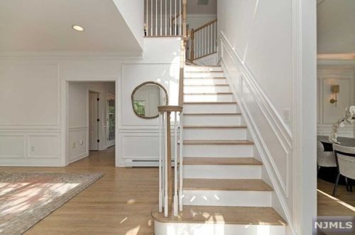 21 Lake Rd, Upper Saddle River, NJ 07458-1602
