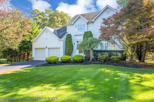 1 Sparrow Ct, Jackson Twp, NJ 08527-3176