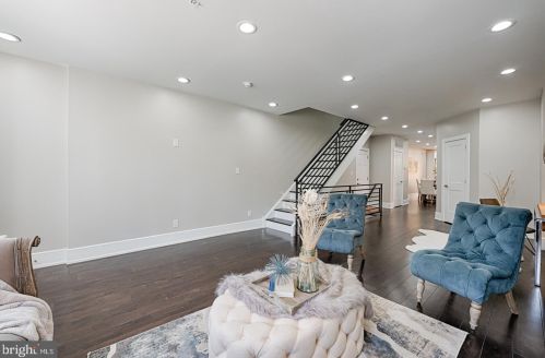 950 Front St, Philadelphia PA 19147-0043 exterior