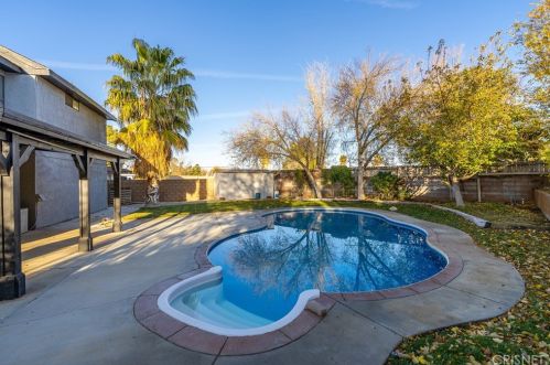 42320 La Gabriella Dr, Lancaster CA  93536-3568 exterior