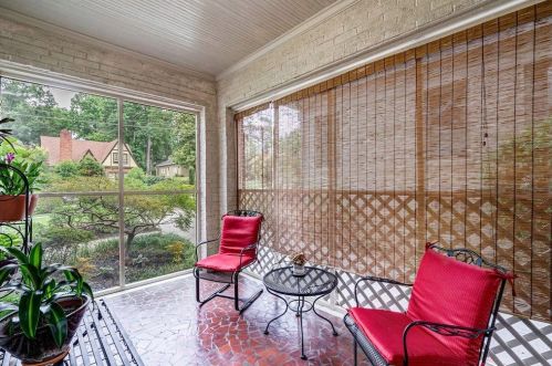 689 Cumberland Cir, Atlanta GA  30306-3256 exterior