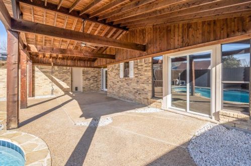 3817 Westminster Dr, Carrollton TX 75007-2465 exterior