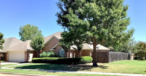 7316 Hidden Oaks Dr, Fort Worth TX  76182-3405 exterior