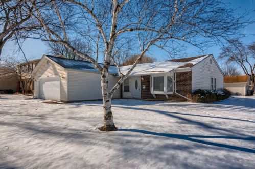 209 Timberlane Dr, Palatine, IL 60067-2755