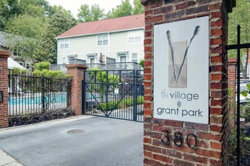 380 Grant Cir, Atlanta GA  30315-2017 exterior