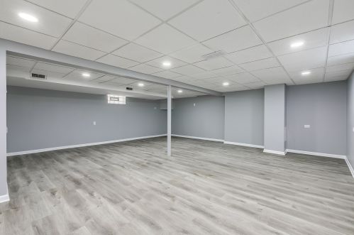 8152 Ozark Ave, Niles IL  60714-2826 exterior
