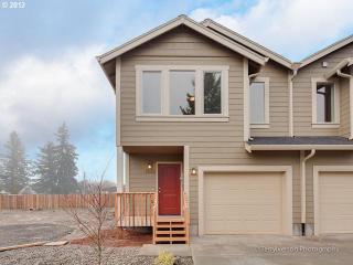 13538 Bush St, Portland, OR 97236-3373