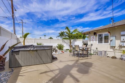 305 Kenmore St, Anaheim CA  92804-2114 exterior