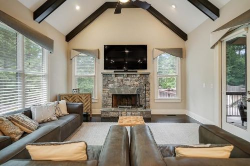 2292 Meadowvale Dr, Atlanta GA  30345-3543 exterior