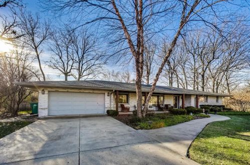 7 Londonderry Ln, Half Day, IL 60069-3901