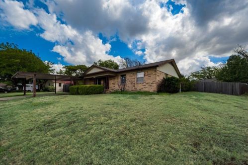 6000 Deborah Ln, Fort Worth, TX 76148-3111