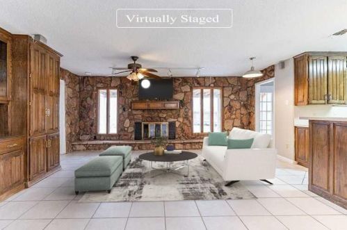 4304 Lindsay Ln, Fort Worth, TX 76117-3905