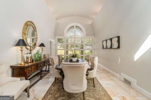 887 Berkshire Rd, Atlanta GA  30324-4929 exterior