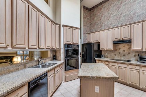 3820 Waterford Dr, Addison TX 75001-7954 exterior