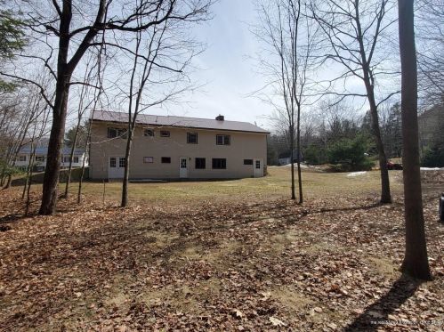 21 Parkview Ave, Livermore Falls, ME 04254-4119