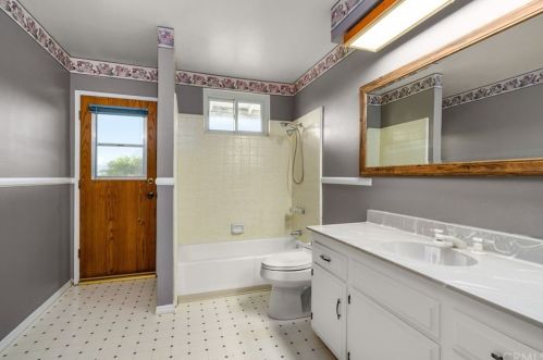 15740 Rancho Viejo Dr, Riverside CA  92506-5820 exterior