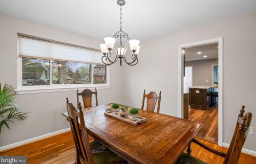 8811 Kenilworth Dr, Springfield VA  22151-1103 exterior