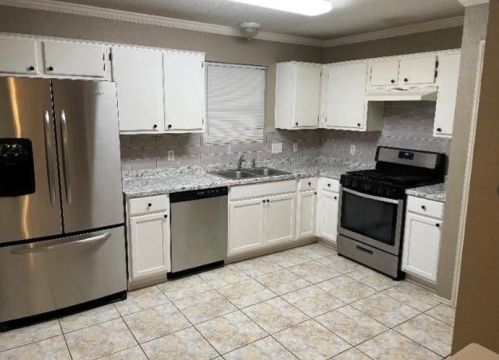 2004 Old Creek Dr, Richmond TX  77471-5564 exterior
