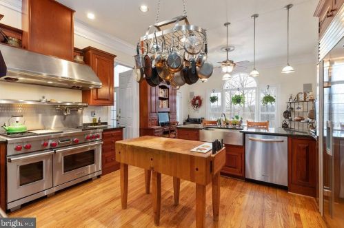 20250 Edgewood Farm Ln, Purcellville, VA 20132-4906