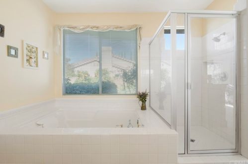 7470 Chateau Rdg Ln, Riverside CA  92506-7542 exterior