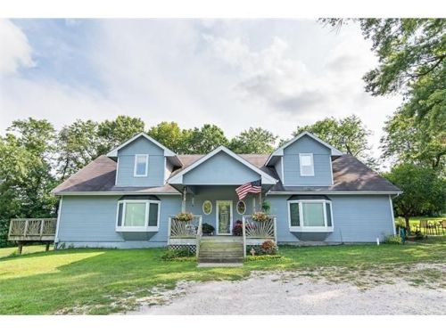 1013 Sycamore Ridge Dr, Leavenworth, KS 66043-6307