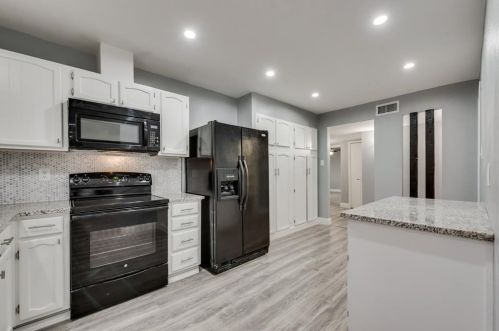 2230 Bowie Dr, Carrollton TX 75006-7754 exterior