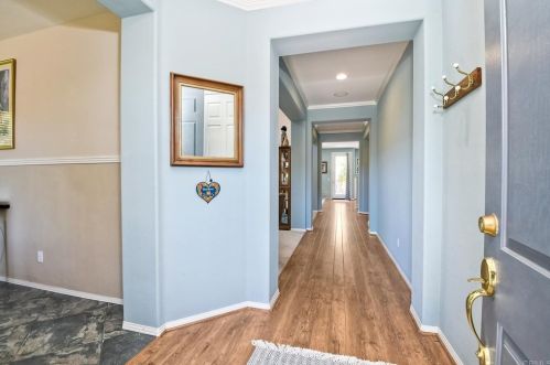317 Sunbird Ct, San Marcos, CA 92069-6895