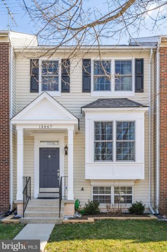 13667 Shire Pl, Gainesville, VA 20155-2905