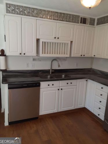 90 Cumberland Dr, Rex GA 30273-1800 exterior