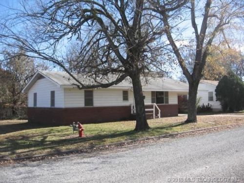 710 3rd St, Stigler, OK 74462-3584