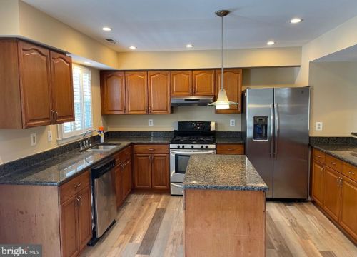 8845 Eagle Rock Ln, Springfield VA  22153-1727 exterior