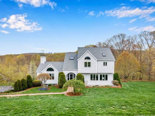 124 Talcott Ridge Rd, Middletown, CT 06457-6143