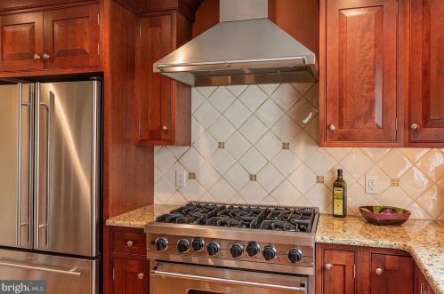 2006 Rachael Dr, Lancaster PA  17601-3655 exterior