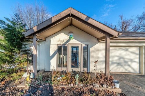 3951 Dunn Rd, Hazelwood, MO 63042-1111