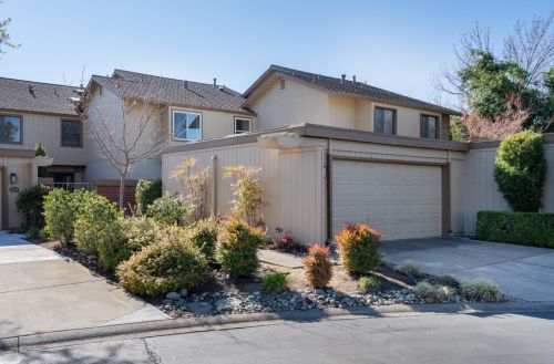 8920 Bluff Ln, Fair Oaks, CA 95628-6494