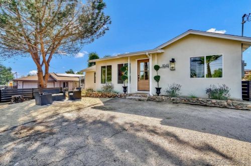 1649 Avocado Dr, Vista, CA 92083-7667