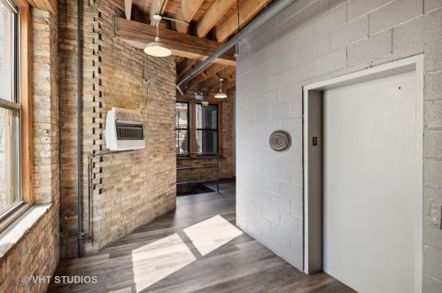 525 Halsted St, Chicago IL  60642-6599 exterior