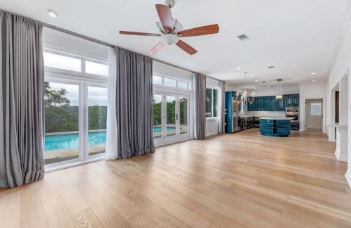 4200 Cat Mtn Dr, Austin TX  78731-3503 exterior