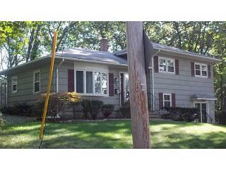 21 Smith St, Lincoln, RI 02865-3547