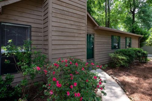 265 Monument Ct, Marietta, GA 30060-6667