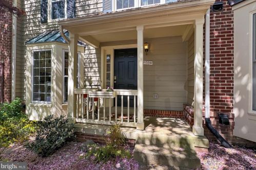 11704 Great Owl Cir, Herndon VA  20194-1175 exterior