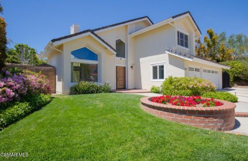 3195 Crazy Horse Dr, Simi Valley, CA 93063-5725