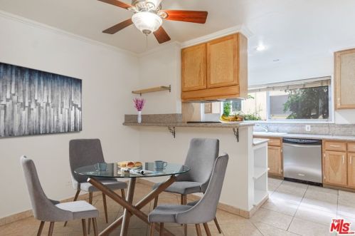 2518 Virginia Ave, Santa Monica, CA 90404-5137