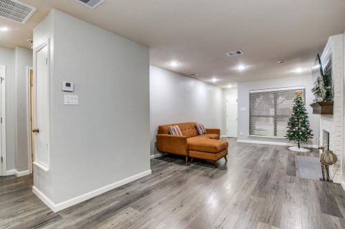 5725 Cancun Dr, Fort Worth TX  exterior