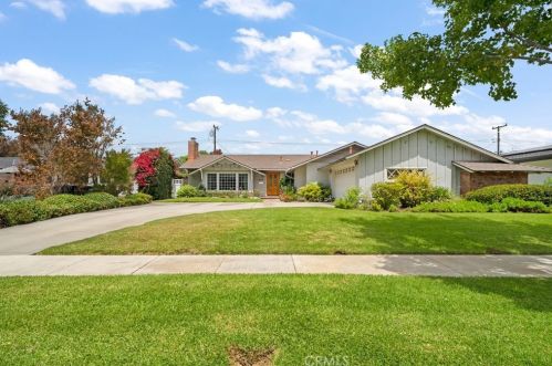 2821 Tigertail Dr, Los Alamitos, CA 90720-4900