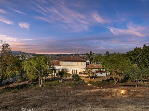 18477 Hollowtree Ln, Riverside CA  92504-9467 exterior