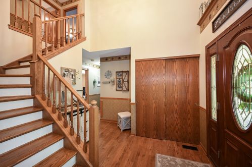 885 Chatham Dr, Carol Stream IL  60188-2979 exterior