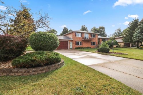 130 Shorewood Dr, Valpo, IN 46385-8062