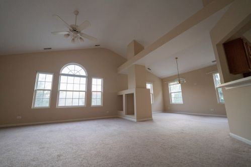 2850 Stonewater Dr, Naperville, IL 60564-4879