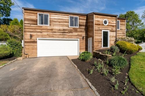 18 Coral Shell Ter, South Kingstown, RI 02874-2442
